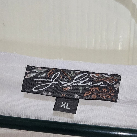 Elegant White Midi Dress - Picture 5 of 8